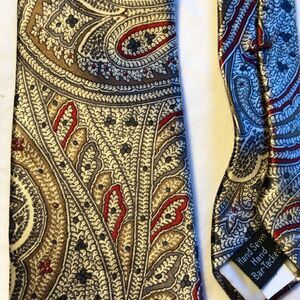 Vintage Oscar de la Renta Mens tie, 100% silk Gold/red/white
